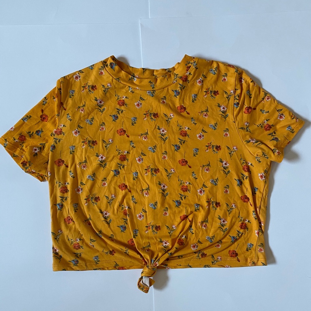 Floral Front-tie crop top